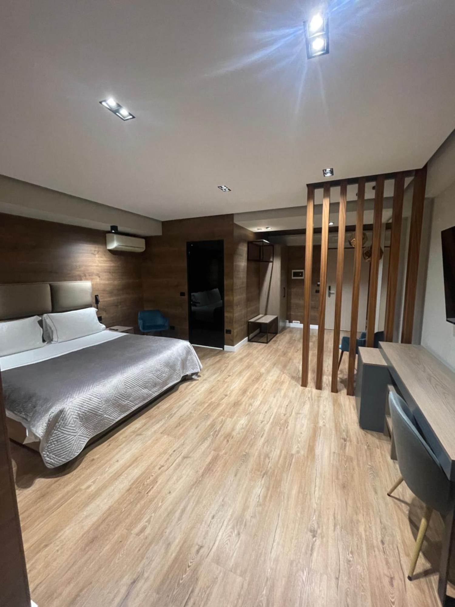Oresti Center Hotel