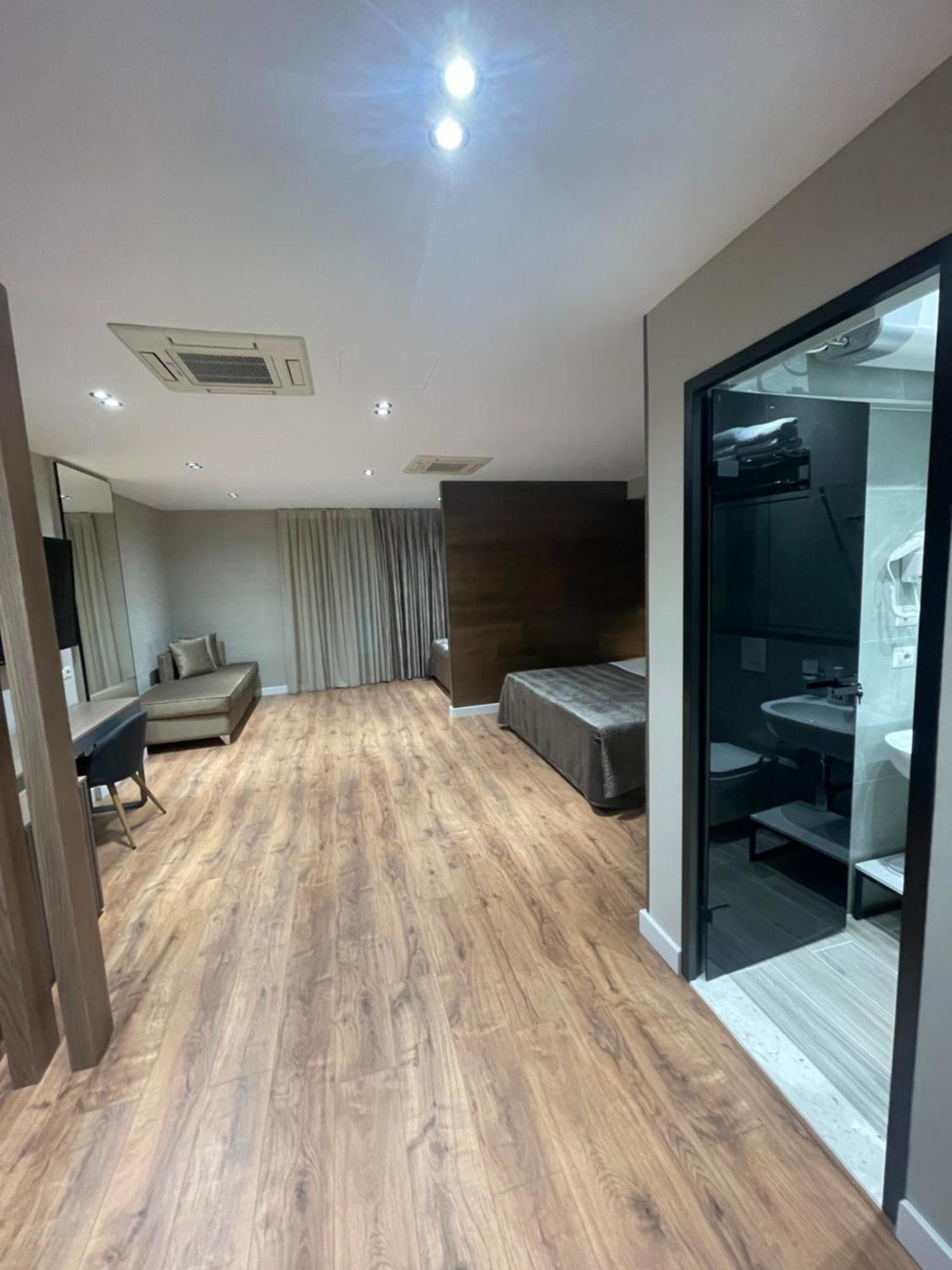 Hotel Oresti Center 3*