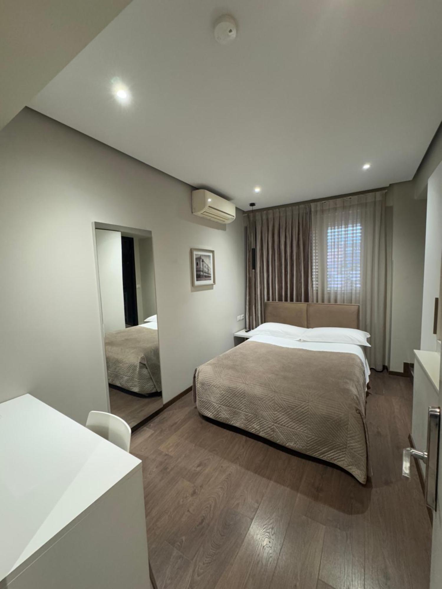 Oresti Center Hotel